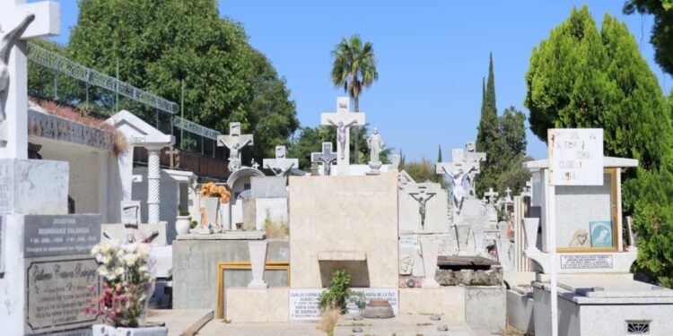 Gobierno de Tlaquepaque refuerza operativo de seguridad en sus panteones por el día de muertos