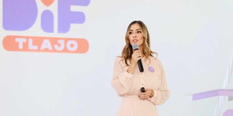 Bianca Sunderman rinden primer informe del DIF Tlajomulco “de cerquita y con amor”