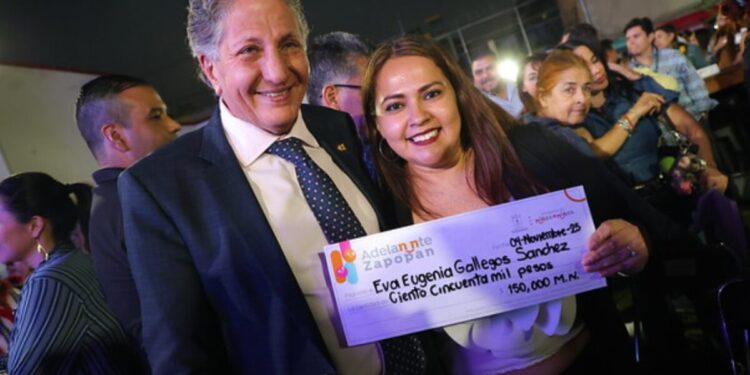 Frangie entrega el crédito número cinco mil del programa Adelante Zapopan