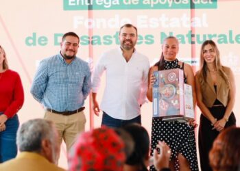 Gerardo Quirino entrega 6.8 millones de pesos en apoyos a familias afectadas por inundaciones