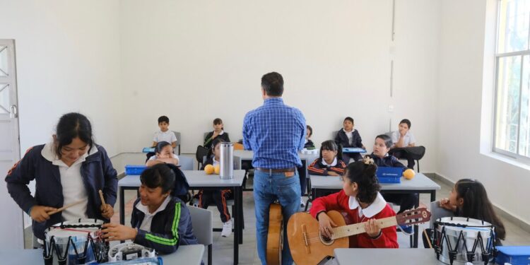 Presenta Gobierno de Jalisco el programa Aulas de Música, en la Escuela Primaria Manuel Martínez Valadez