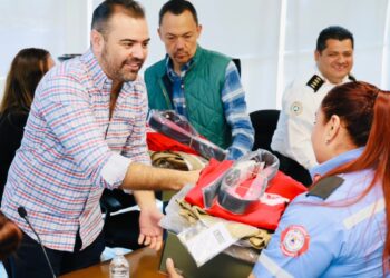 Entregan uniformes a elementos de Protección Civil y Bomberos Tlajomulco