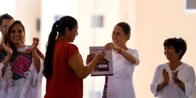 En Quintana Roo, Presidenta Claudia Sheinbaum entrega 225 viviendas nuevas, 497 liberaciones de hipoteca y 193 escrituras
