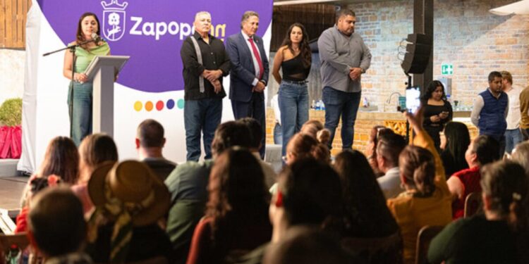 Locatarios reciben reconocimientos por su compromiso y permanencia en mercados de Zapopan