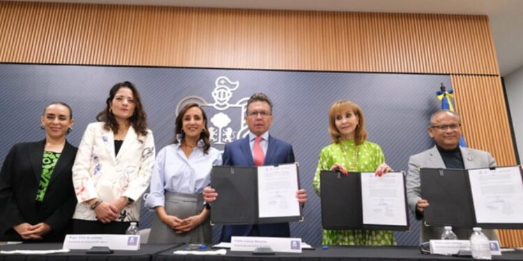 Firma Pablo Lemus Navarro, Gobernador de Jalisco, Pacto por la Primera Infancia para protección de niñas y niños en sus primeros años de vida