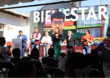 Laura Imelda inicia entrega de paquetes escolares