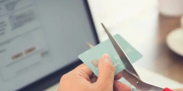 Aprueban reforma para impedir la emisión de tarjetas no solicitadas y facilitar su cancelación