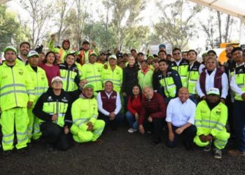 Plan Integral del Oriente del Estado de México: Presidenta cumple meta de entrega de trenes de pavimentación a 10 municipios del Edomex