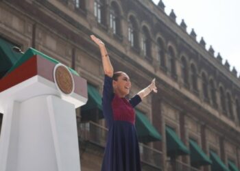 Ante 600 mil personas en el Zócalo, Presidenta sostiene: México avanza con dignidad, justicia, unidad y con la fuerza invencible del pueblo