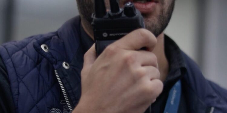 Coordina C5 Escudo Jalisco reencuentro de dos personas con sus familiares