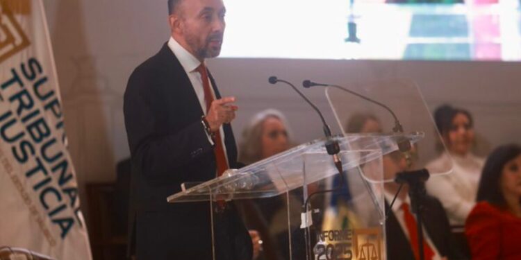 Acude Pablo Lemus Navarro, Gobernador de Jalisco, al informe de labores de José Luis Álvarez Pulido, Magistrado Presidente del Poder Judicial en el Estado