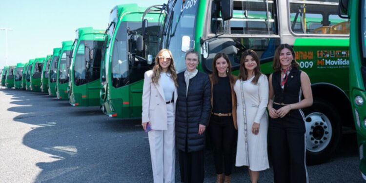 Entrega Gobierno de Jalisco 100 nuevas unidades de transporte público para fortalecer servicio en el Área Metropolitana de Guadalajara (AMG)