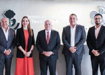 Entrega SICyT los primeros RVOE a la Universidad del Tequila