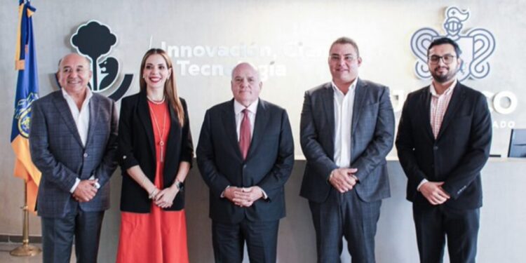 Entrega SICyT los primeros RVOE a la Universidad del Tequila