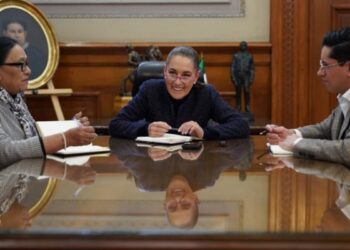 Presidenta Claudia Sheinbaum conversa vía telefónica con el papa León XIV para invitarlo a México