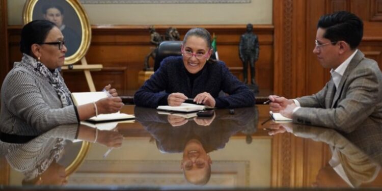 Presidenta Claudia Sheinbaum conversa vía telefónica con el papa León XIV para invitarlo a México