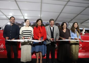 Inauguran pista de hielo en Zapopan como parte del Festival de Invierno Ilusionante 2025, «la Navidad al Estilo Jalisco»