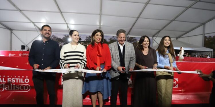 Inauguran pista de hielo en Zapopan como parte del Festival de Invierno Ilusionante 2025, «la Navidad al Estilo Jalisco»