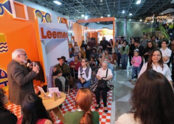 Presentan en la FIL el libro “Los colibríes y los bosques de la Sierra Mazati y sus recursos florales”