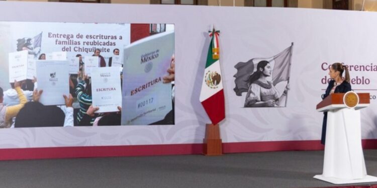 Presidenta Claudia Sheinbaum encabeza entrega de escrituras a 354 familias reubicadas del Chiquihuite