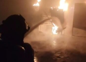 Bomberos de Tlajomulco sofocaron incendio en fábrica de plásticos