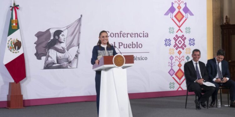 Sin aumentar impuestos y combatiendo la evasión fiscal, en 2025 se logró récord de recaudación con 487 mil 446 mdp más en 2024: Presidenta