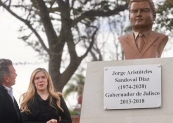 Acude Pablo Lemus Navarro, Gobernador de Jalisco, a develación del busto y nomenclatura de la avenida Jorge Aristóteles Sandoval Díaz, ex Gobernador del Estado