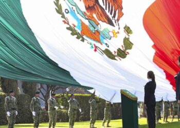 “México es dignidad, valentía y grandeza”: Presidenta Claudia Sheinbaum en ceremonia por el Día de la Bandera