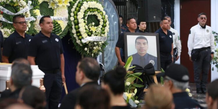 Rinden Honores Fúnebres Policiales al elemento Rafael Hernández Fuente