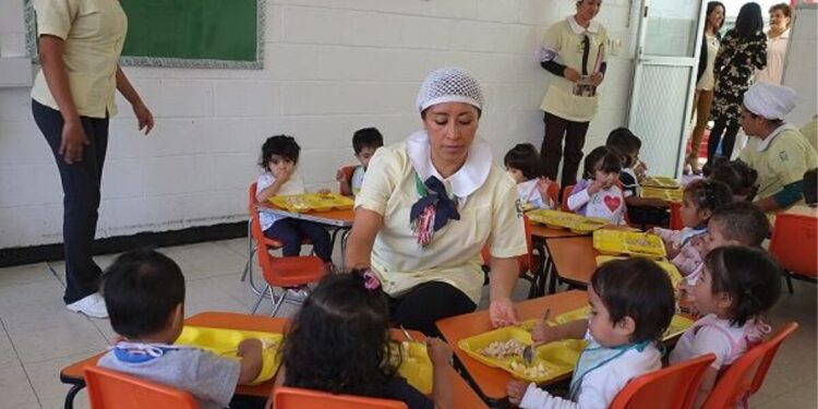 Aprueban en comisiones del Senado fortalecer concepto de alimentación adecuada en legislación