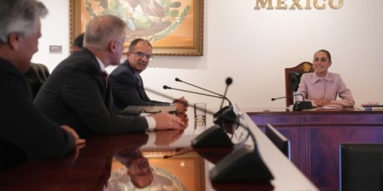 Presidenta anuncia acuerdo entre Secretaría de Salud, Birmex, Liomont y Moderna para la producción de vacunas ARN mensajero