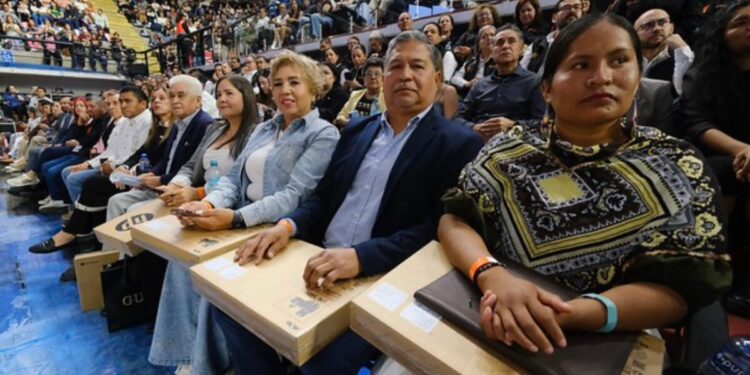 Entrega Gobierno de Jalisco más de 9 mil 400 computadoras a docentes de educación pública en el estado