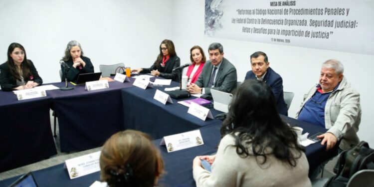 Analizan alcances de la reforma de los jueces sin rostro en el Senado