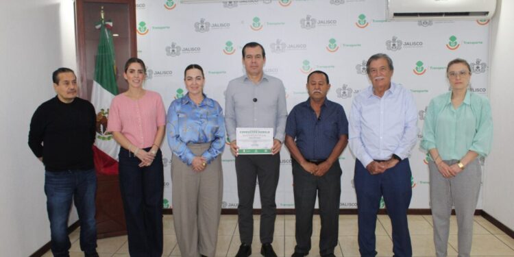 Reconoce SETRAN a operador de Tepatitlán como Conductor Modelo de enero por su compromiso y vocación de servicio