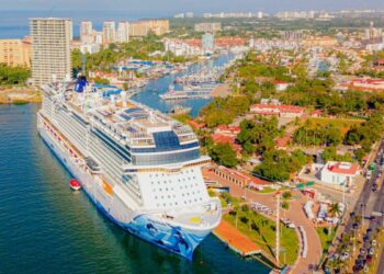 Inicia temporada de cruceros en Puerto Vallarta con la llegada del Norwegian Bliss  
