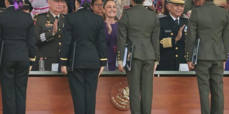 Presidenta conmemora Día Internacional de la Mujer en homenaje a las mujeres de las Fuerzas Armadas