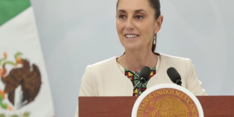 En Quintana Roo se invertirán más de 5 mil mdp en carreteras, puentes y bachilleratos; avanza infraestructura hospitalaria: Presidenta