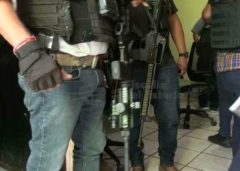 Desmantelan call center clandestino en Guadalajara y detienen a cinco personas