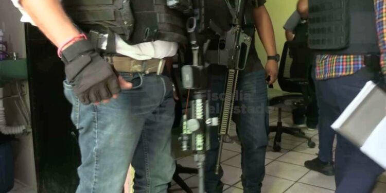 Desmantelan call center clandestino en Guadalajara y detienen a cinco personas