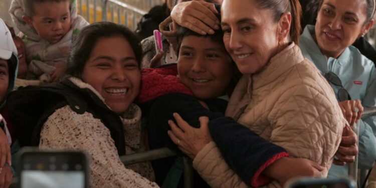 Reivindicamos los derechos agrarios de las mujeres: Presidenta entrega títulos agrarios a mujeres en CDMX; la meta es de 150 mil en el país