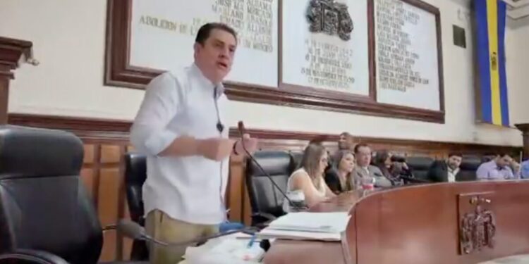 “Agua que no se puede usar”: Chema Martínez critica crisis del SIAPA en Guadalajara