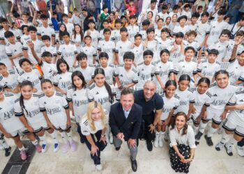 Participa Pablo Lemus en convivencia de Roberto Carlos con infantes del Fundación Real Madrid