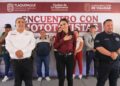 Laura Imelda se reune con operadores de mototaxis