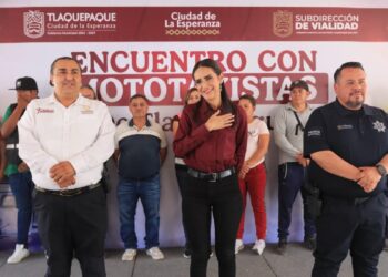 Laura Imelda se reune con operadores de mototaxis