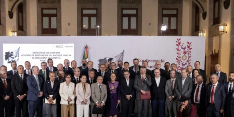 Presidenta Claudia Sheinbaum acuerda con empresarios renovación del Pacic para mantener la canasta básica en 910 pesos
