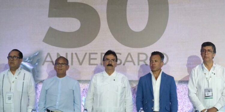 Encabeza Pablo Lemus Navarro, Gobernador de Jalisco, inauguración del LVI Congreso Nacional de Pediatría en Puerto Vallarta