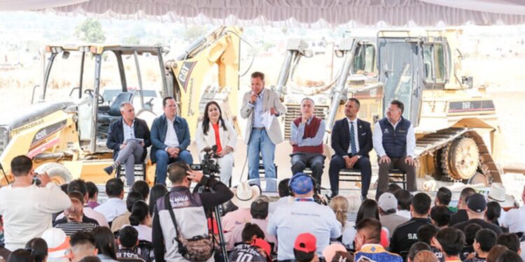 Arranca Pablo Lemus Navarro, Gobernador de Jalisco, proyecto de obras de urbanización en beneficio de 600 familias de Acatic