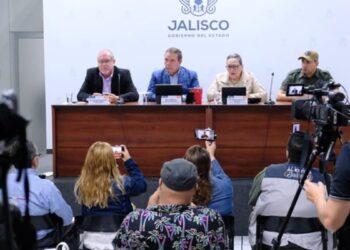 Detienen a dos hombres en posesión de réplicas de huellas dactilares para suplantación de identidad