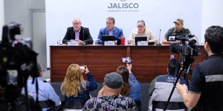 Detienen a dos hombres en posesión de réplicas de huellas dactilares para suplantación de identidad