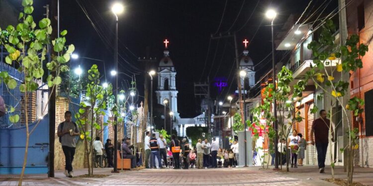 Gobierno de Tlajomulco entrega renovación de vialidad complementaria de su Centro Histórico